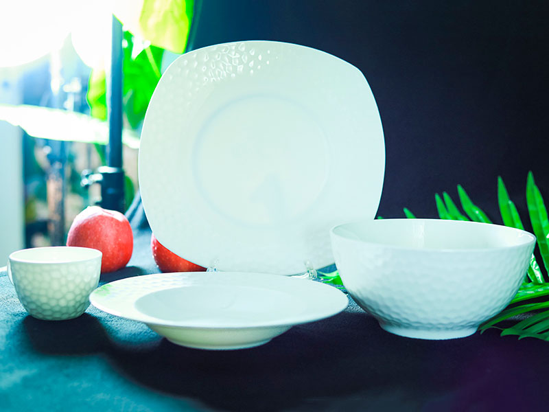 安徽<a href=/pro/wx151.html>骨瓷</a>茶餐具廠家分享如何挑選到質量好的骨質瓷餐具